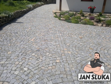 Žulové kostky, oblouky, příjezdové cesty k chalupě